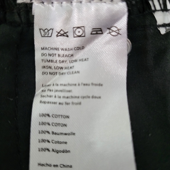 Glamorous Black Frayed Denim Booty Shorts Size Sm NWOT - Picture 6 of 8